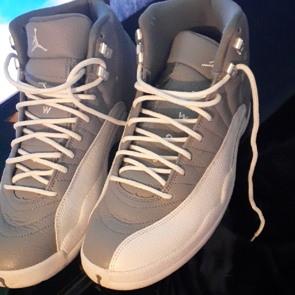 Jordan Men's Sneakers in Gray and White